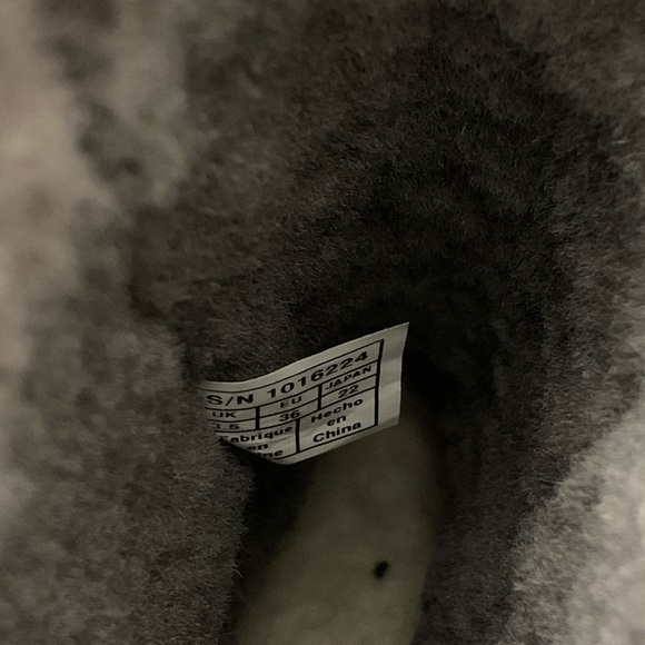 Grey uggs - Picture 2 of 12